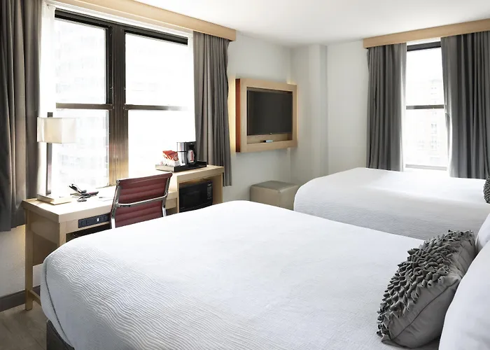 Chicago hotels near Maggie Daley Park